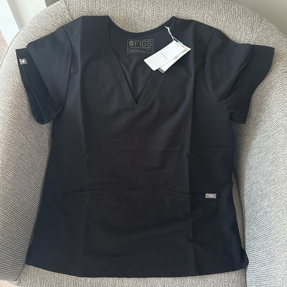 Black Three-Pocket Scrub Top - Picture 6 of 6